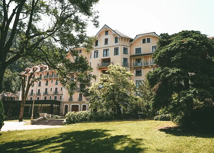 Terres De France - Appart'Hotel Le Splendid Allevard