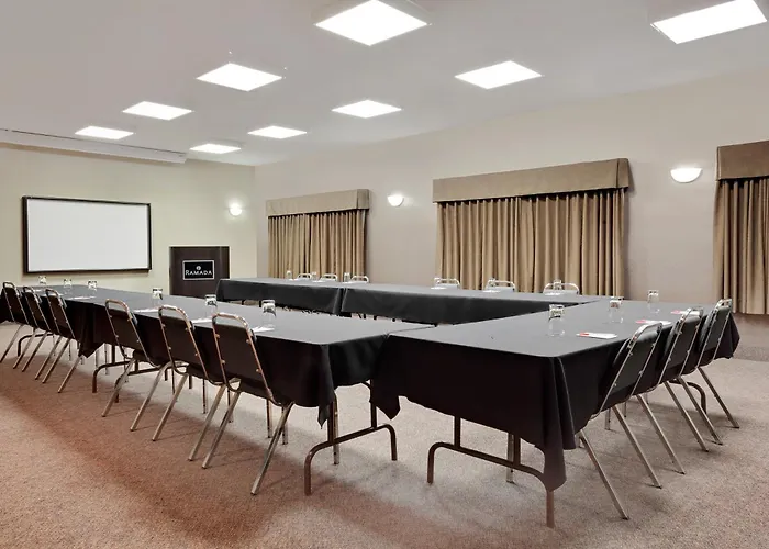 Ramada By Wyndham Stettler Hotel