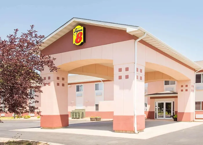 Super 8 By Wyndham Iola Ks Hotel