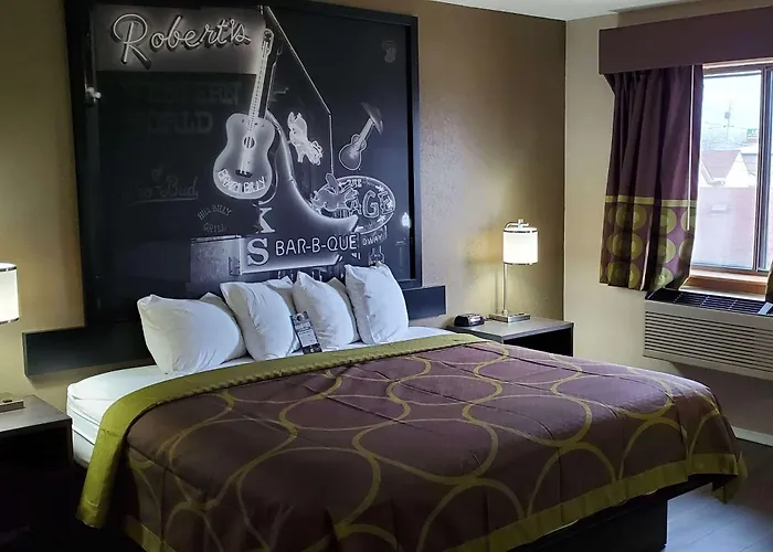 Super 8 By Wyndham Paris Hotel