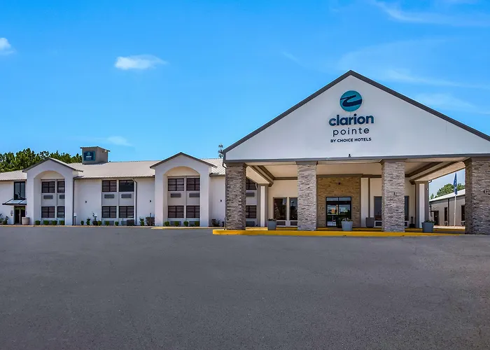 Clarion Pointe Marshall