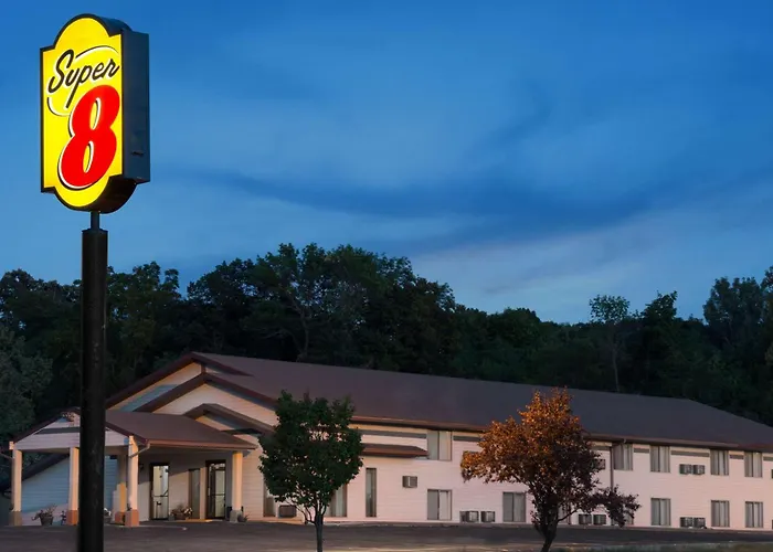 Super 8 By Wyndham Algona Hotel