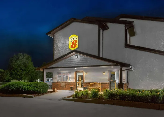 Super 8 By Wyndham Boone Motel