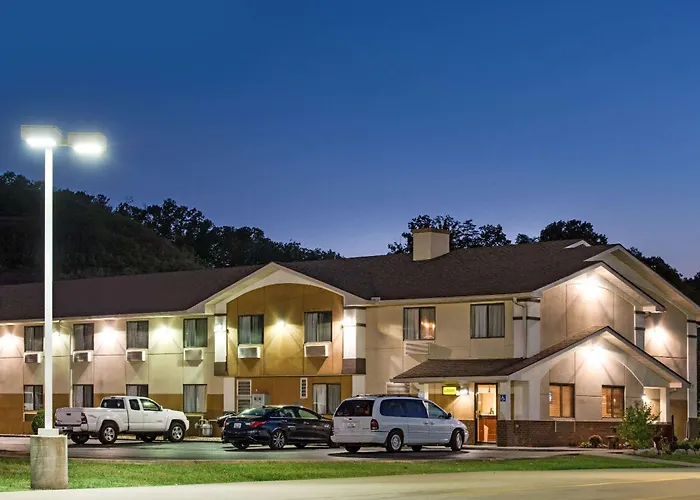 Super 8 By Wyndham Ripley Hotel