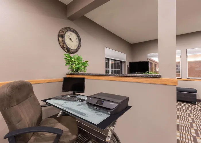 Super 8 By Wyndham Carroll/East Hotel