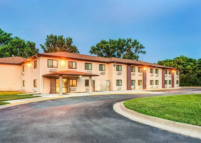 Super 8 By Wyndham Blair Hotel