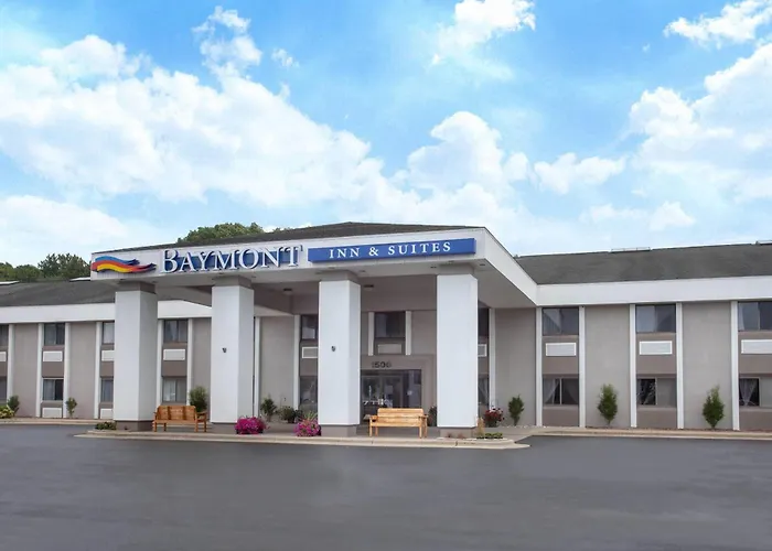 Baymont By Wyndham Grand Haven Motel