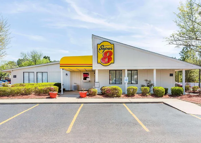 Super 8 By Wyndham Aberdeen Southern Pines