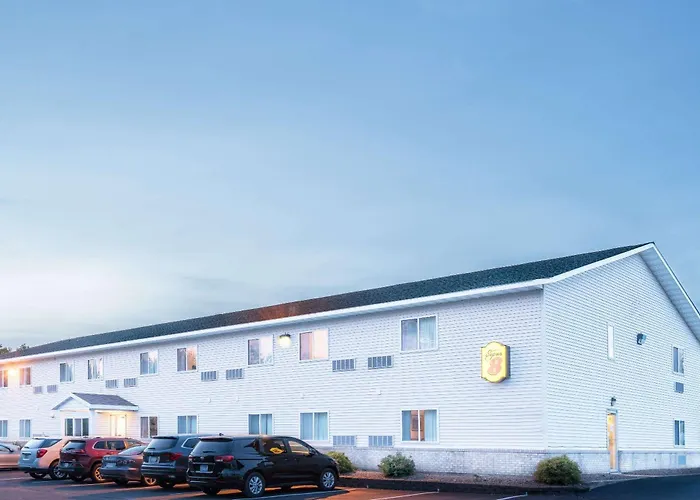 Super 8 By Wyndham Phillips Hotel