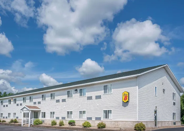 Super 8 By Wyndham Phillips Hotel