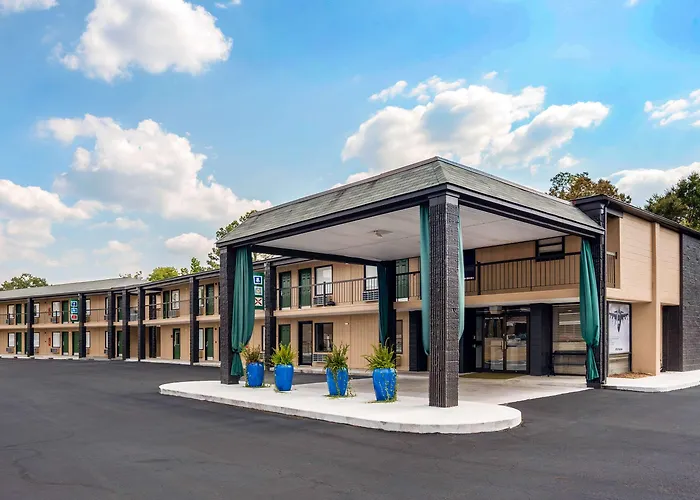 Econo Lodge Inn & Suites Fort Rucker Daleville