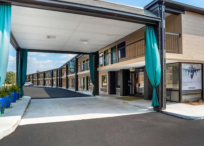 Econo Lodge Inn & Suites Fort Rucker Daleville