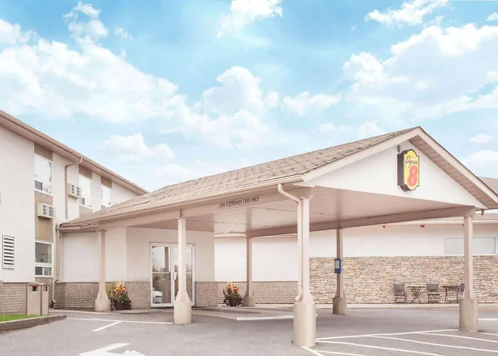 Super 8 By Wyndham Kenora Hotel