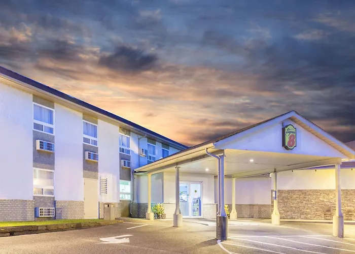 Super 8 By Wyndham Kenora Hotel