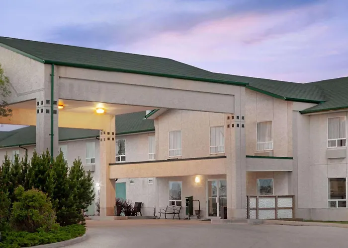Super 8 By Wyndham Morden Hotel