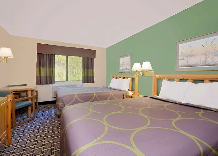 Super 8 By Wyndham Cloquet Hotel