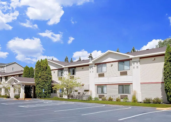 Super 8 By Wyndham Cloquet Hotel