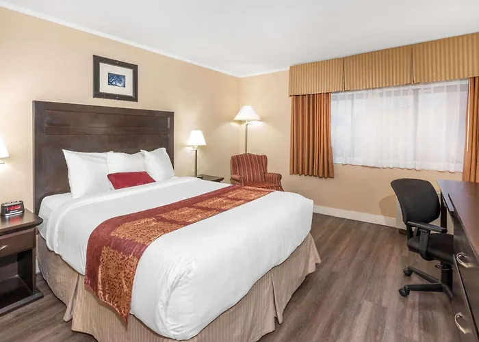 Ramada By Wyndham Coquitlam Hotel