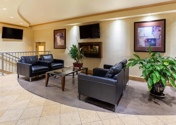 Ramada By Wyndham Coquitlam Hotel