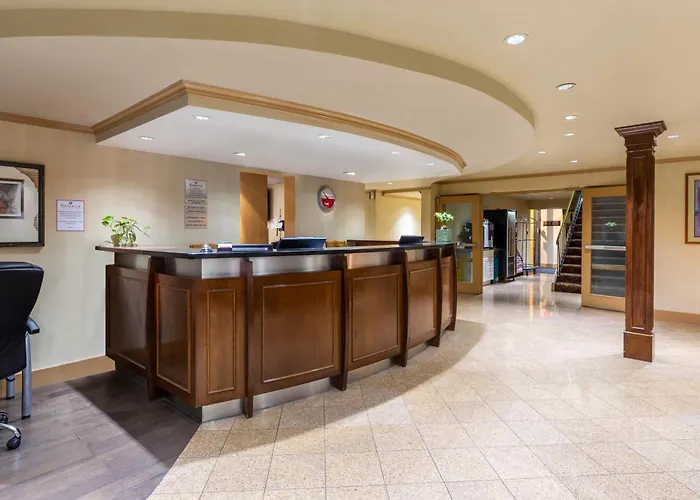 Ramada By Wyndham Coquitlam Hotel