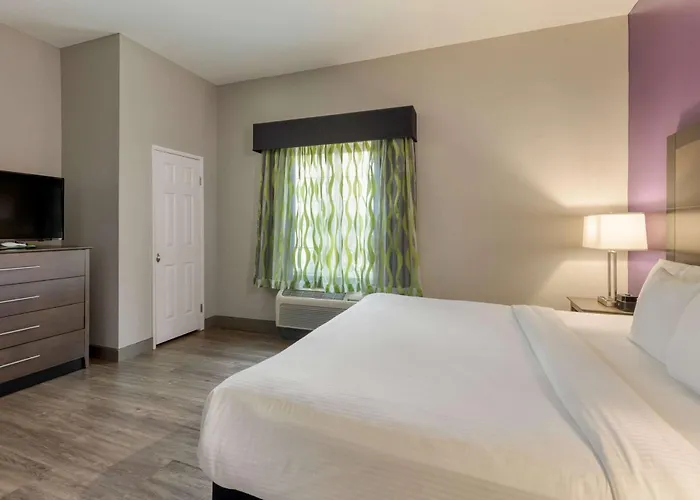 La Quinta By Wyndham Visalia/Sequoia Gateway Hotel