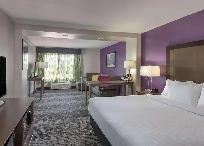 La Quinta By Wyndham Visalia/Sequoia Gateway Hotel