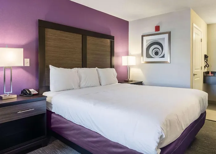 Econo Lodge Inn & Suites North Little Rock Near Riverfront