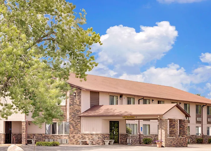 Super 8 By Wyndham Chariton Hotel