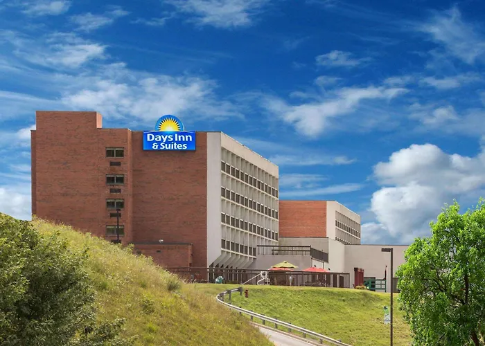 Days Inn & Suites By Wyndham Sutton Flatwoods