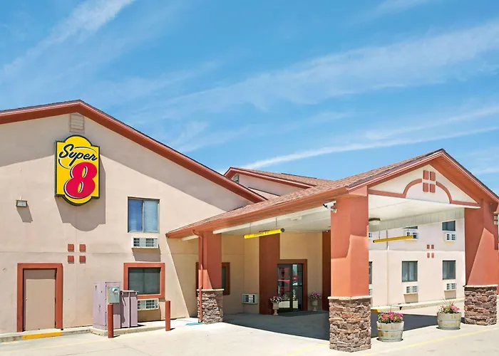 Super 8 By Wyndham Longmont/Del Camino Hotel