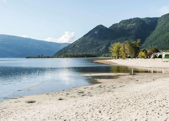 Super 8 By Wyndham Sicamous Hotel