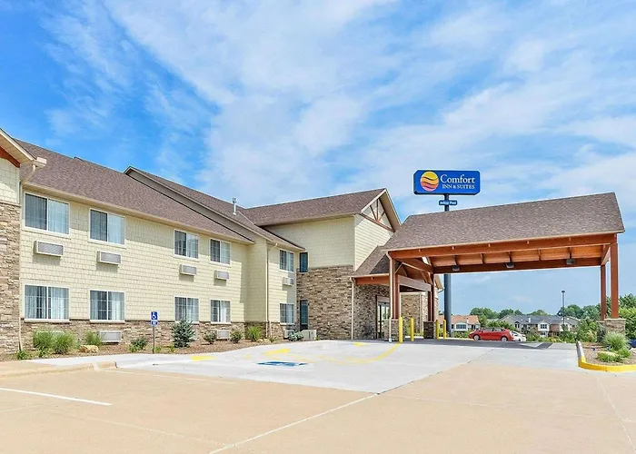 Comfort Inn & Suites Riverview Near Davenport And I-80 Le Claire