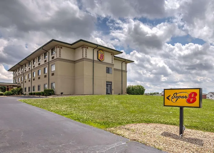 Super 8 By Wyndham Waterloo Hotel