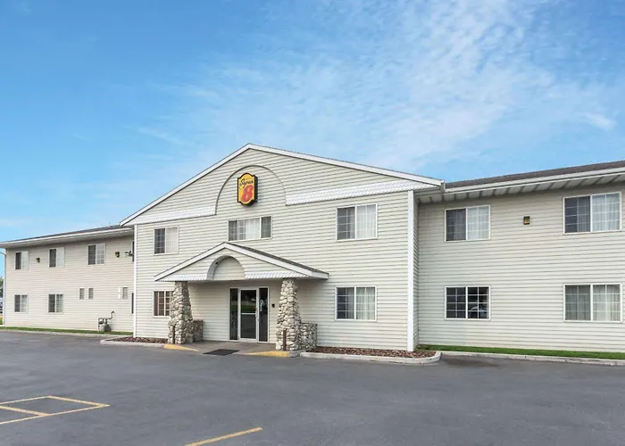 Super 8 By Wyndham Hamilton Hotel