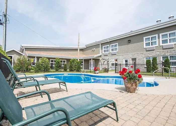 Econo Lodge Inn & Suites Montmagny