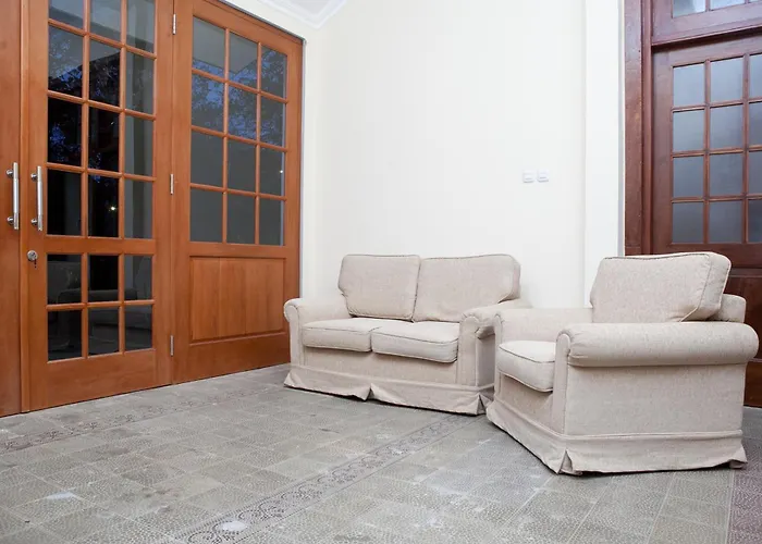 Reddoorz Plus Near Pasundan University Bandung