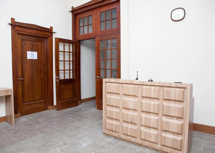 Reddoorz Plus Near Pasundan University Bandung