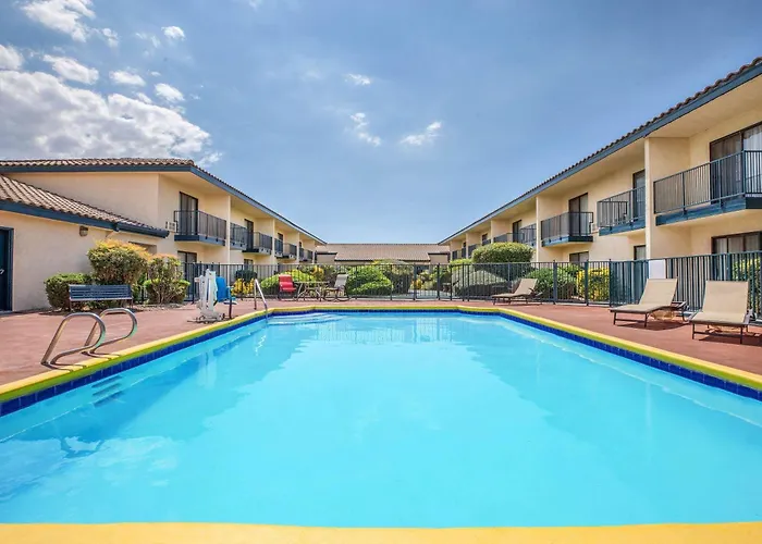 Baymont By Wyndham Tehachapi Hotel