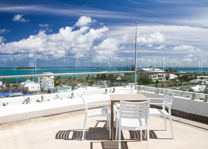 Azure Lofts & Pool Hotel San Andrés
