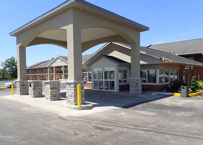 Baymont By Wyndham Effingham Hotel