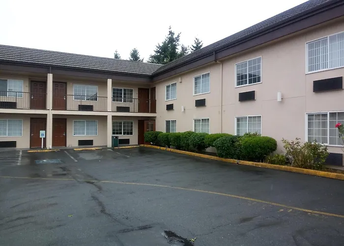 Super 8 By Wyndham Lynnwood Motel