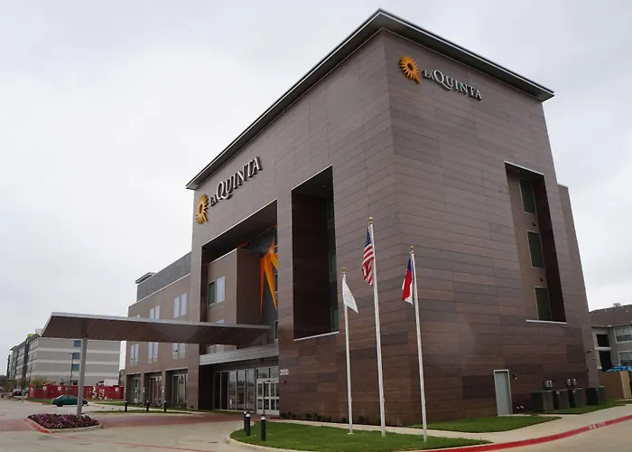 La Quinta Inn & Suites Dfw West-Glade-Parks Euless