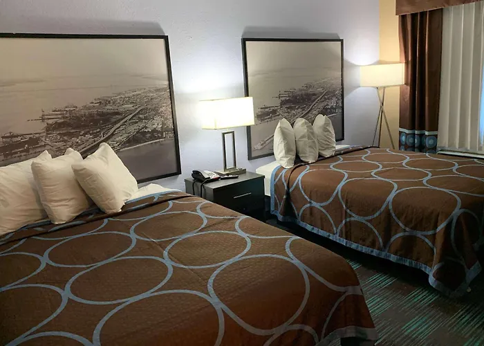 Super 8 By Wyndham Newport News Hotel