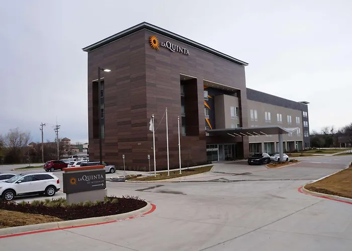 La Quinta Inn & Suites By Wyndham Lewisville