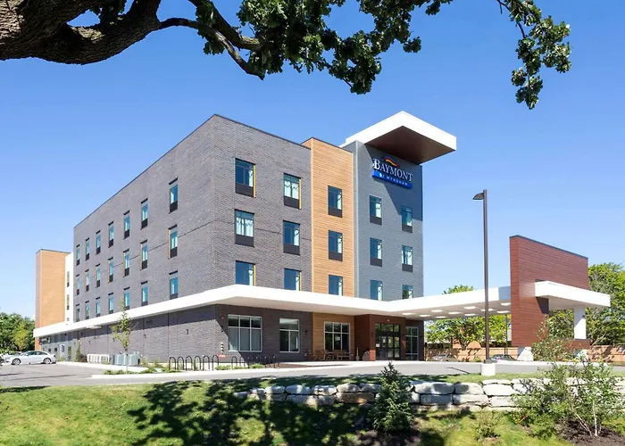 Baymont By Wyndham Madison Hotel