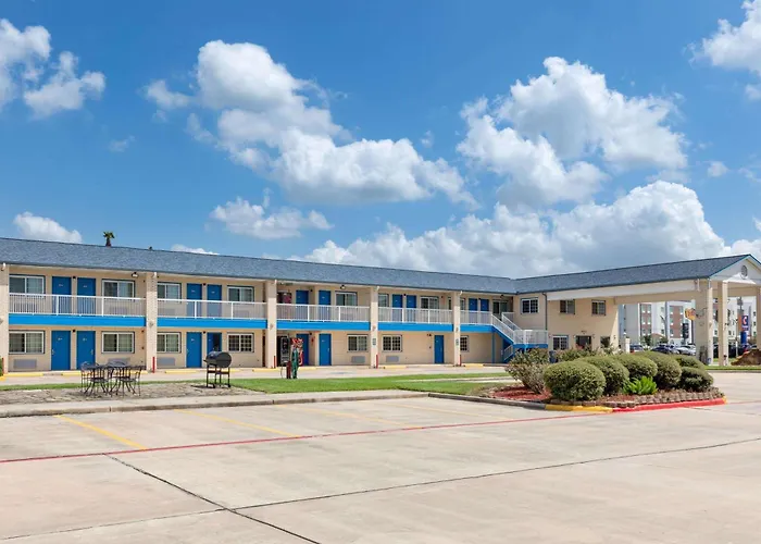 Days Inn By Wyndham Baytown Tx