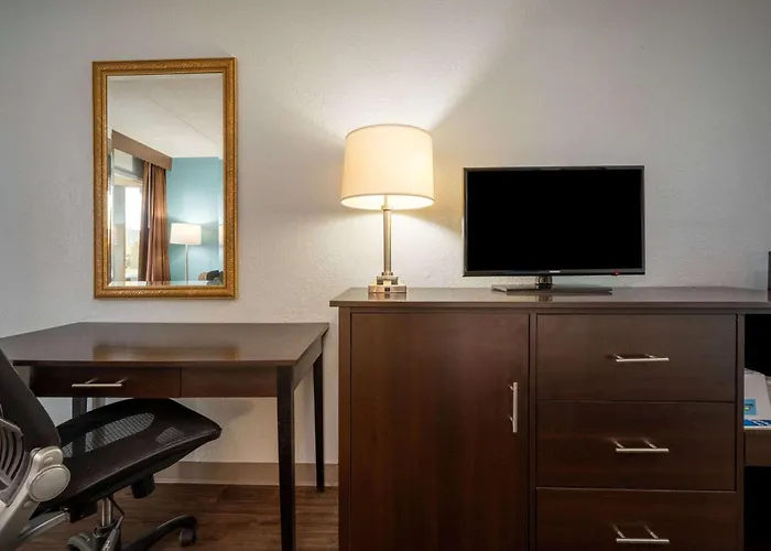 Days Inn By Wyndham Perrysburg Toledo