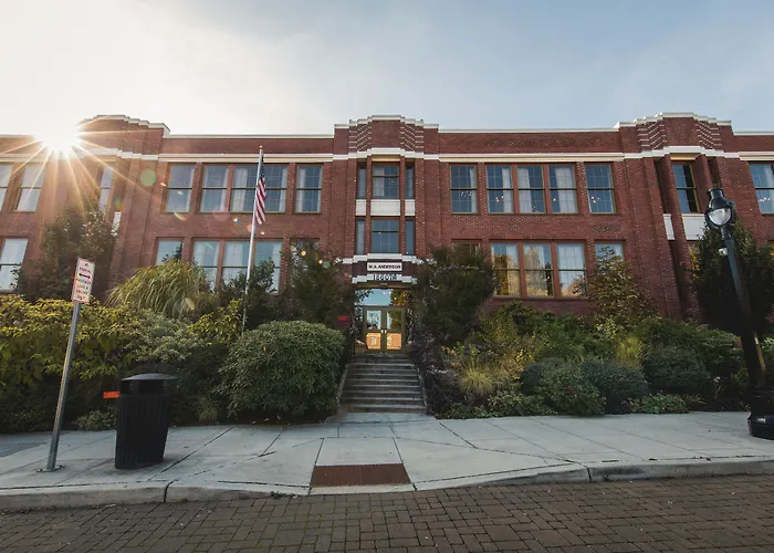 Mcmenamins Anderson School Hotel Bothell