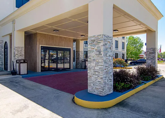 Quality Inn & Suites Near Tanger Outlet Mall Gonzales