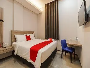 Reddoorz Plus Near Senayan City Jakarta